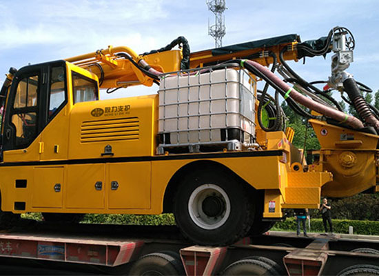 工程混凝土濕噴臺(tái)車(chē)發(fā)貨現(xiàn)場(chǎng)