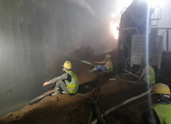 隧道專(zhuān)用雙噴液壓混凝土濕噴機(jī)施工視頻